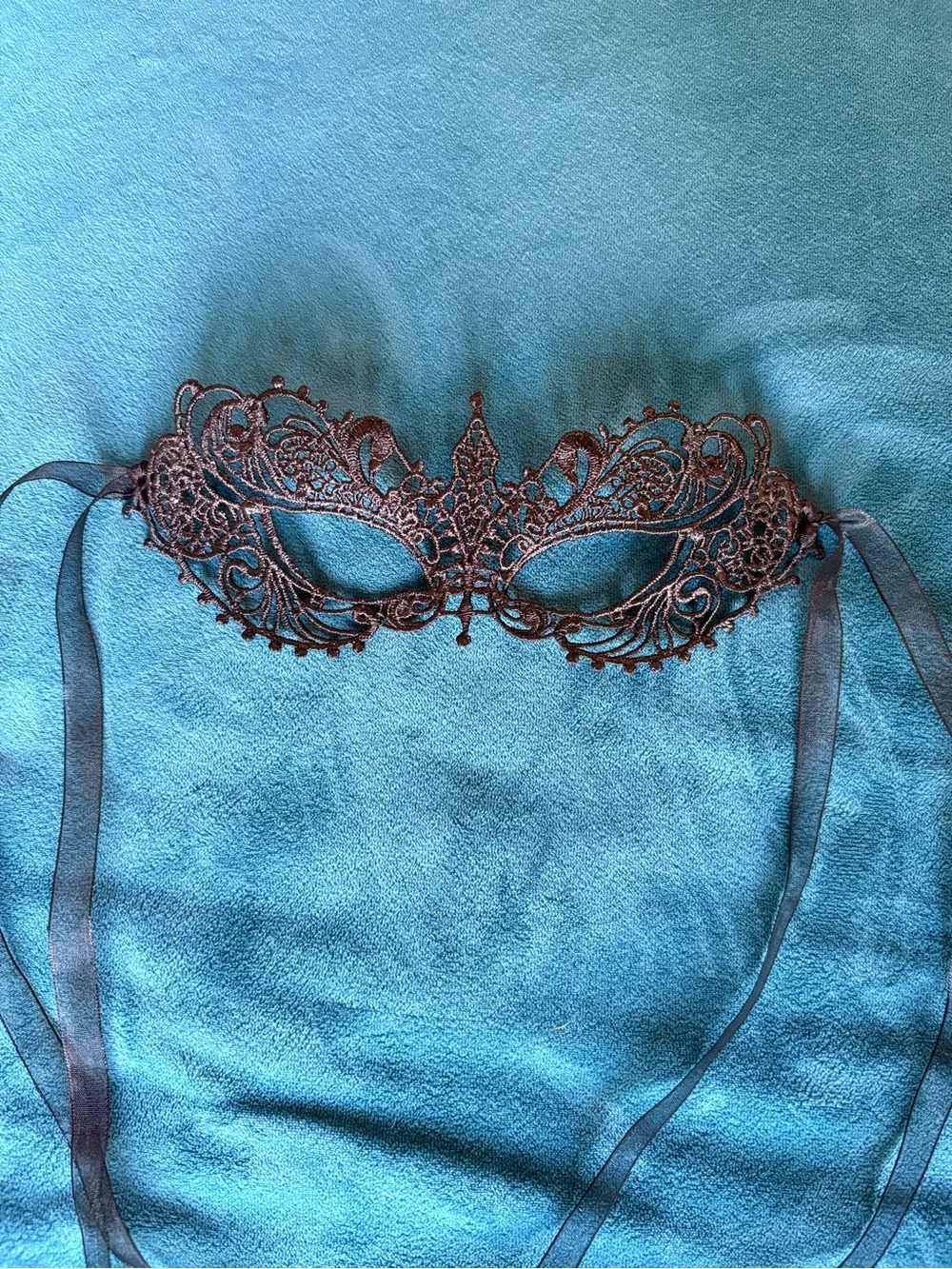 Lace Filigree Masquerade Mask - Black